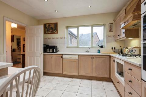 4 bedroom detached house for sale, Curlew Crescent, Royston