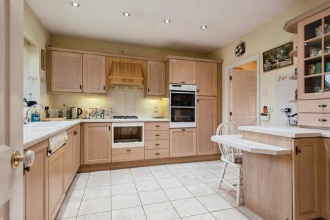 4 bedroom detached house for sale, Curlew Crescent, Royston