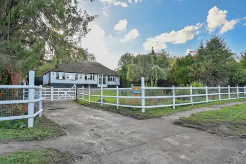 4 bedroom detached bungalow for sale, Mancroft Road, Aley Green, Luton