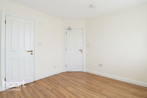 4 bedroom end of terrace house for sale, Western Avenue, Dagenham