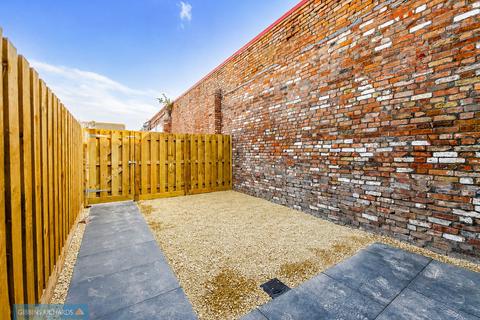 2 bedroom end of terrace house for sale, Monmouth Street, Pollards Yard, TA6