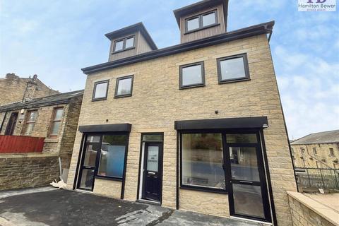 2 bed flat/apartment for rent in Halifax Road, Hipperholme, Halifax