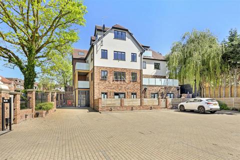 2 bedroom apartment to rent, Manor Road, Chigwell