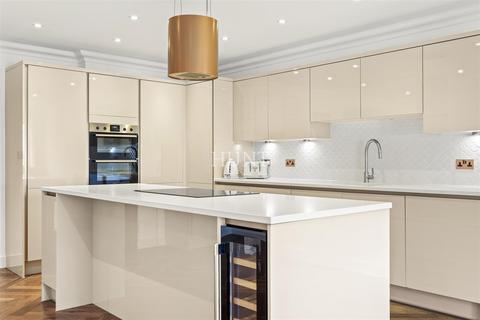 2 bedroom apartment to rent, Manor Road, Chigwell