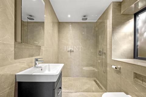 2 bedroom apartment to rent, Manor Road, Chigwell