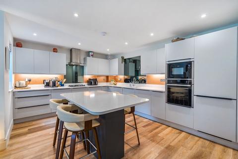 2 bedroom apartment for sale, Lymington Road, Christchurch, BH23
