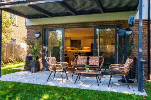 2 bedroom apartment for sale, Lymington Road, Christchurch, BH23