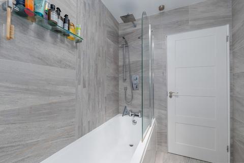 2 bedroom flat for sale, Eltham Green, London, SE9