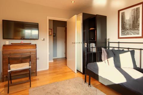 2 bedroom flat for sale, Connaught Road, London E16
