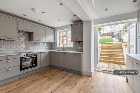4 bedroom terraced house to rent, St Johns Road, Bath, BA1