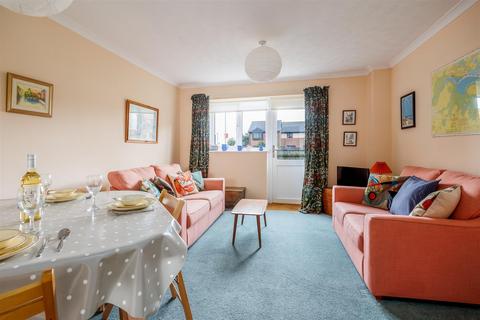 2 bedroom house to rent, Lander Close, Poole