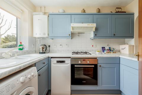 2 bedroom house to rent, Lander Close, Poole