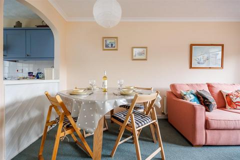 2 bedroom house to rent, Lander Close, Poole