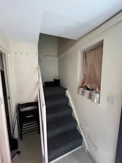Studio to rent, Winchester Road, London N9