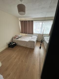 Studio to rent, Winchester Road, London N9