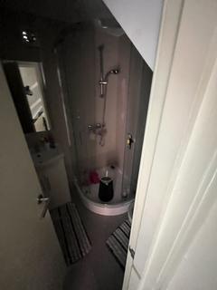 Studio to rent, Winchester Road, London N9