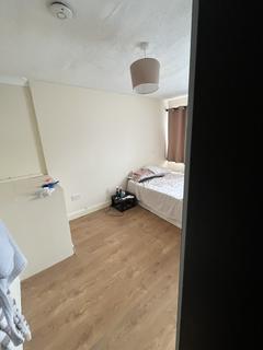 Studio to rent, Winchester Road, London N9