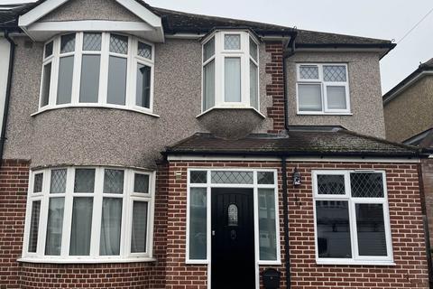 4 bed semi-detached house for rent in Mavis Close, Stoneleigh