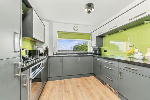 3 bedroom end of terrace house for sale, Smithy Parade, DEWSBURY