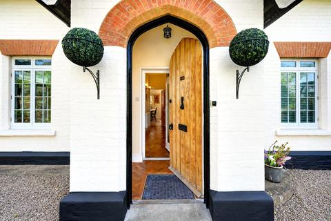 3 bedroom detached house for sale, Graham Road, Worcestershire WR14