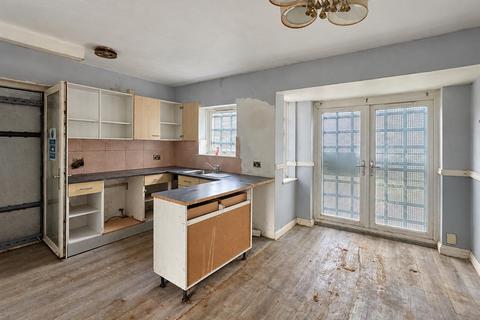 3 bedroom semi-detached house for sale, Talbot Road, Rushden NN10