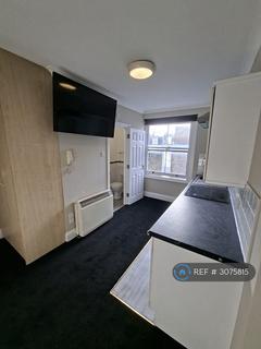 Studio to rent, Hatherley Grove, London, W2