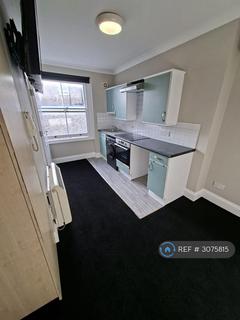 Studio to rent, Hatherley Grove, London, W2