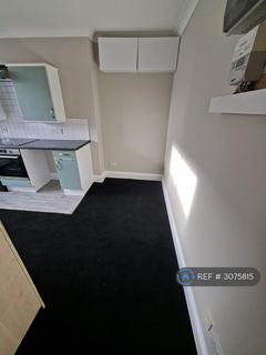Studio to rent, Hatherley Grove, London, W2