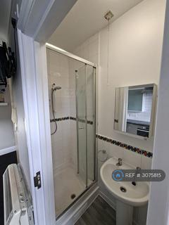 Studio to rent, Hatherley Grove, London, W2