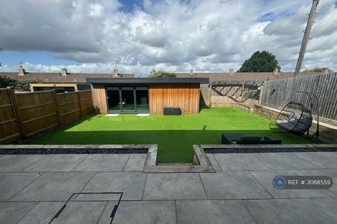 5 bedroom semi-detached house to rent