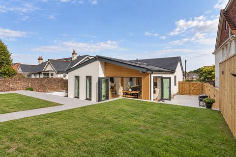 4 bedroom detached bungalow for sale