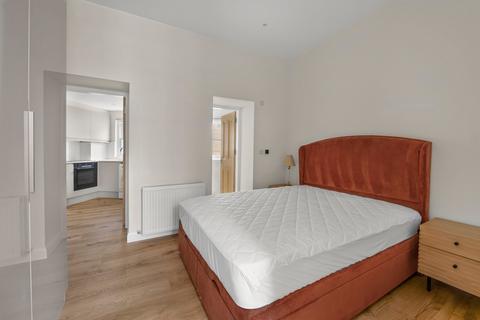 Studio to rent, Arvon Court, 5 Titchborne Row, W2