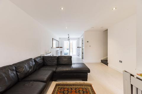 4 bedroom terraced house for sale, Vulcan close, Beckton, London, E6