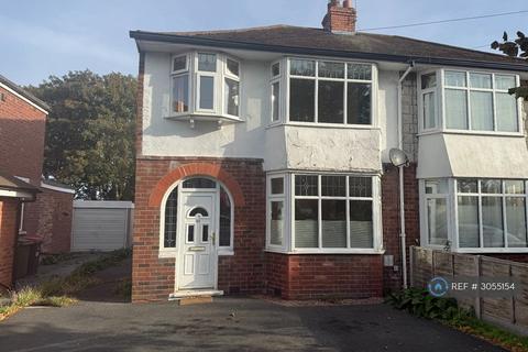 3 bedroom semi-detached house to rent, Roseway, Telford, TF1