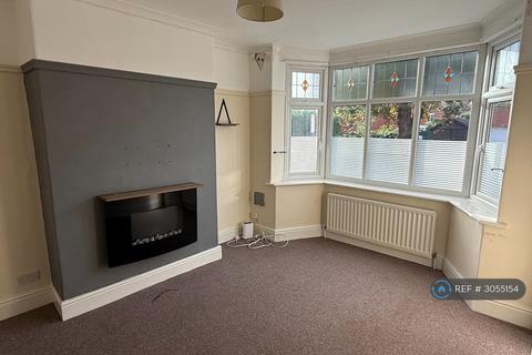 3 bedroom semi-detached house to rent, Roseway, Telford, TF1