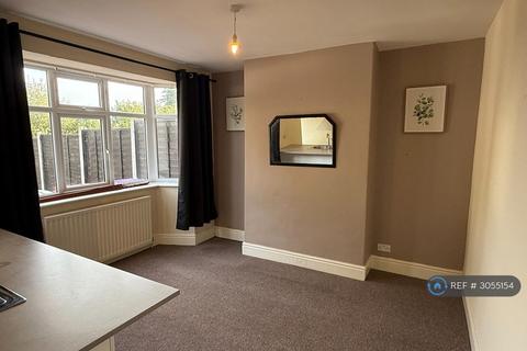 3 bedroom semi-detached house to rent, Roseway, Telford, TF1