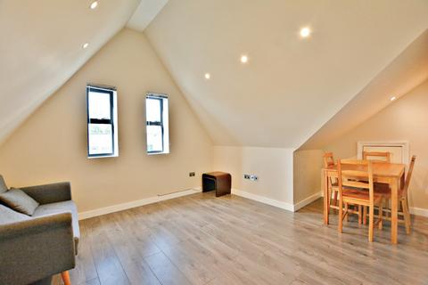 2 bed flat/apartment for rent in Peach Street, Wokingham, RG40