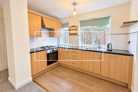 2 bed flat/apartment for rent in Chase End, Epsom, KT19