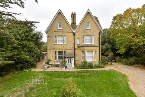 2 bedroom ground floor flat for sale, 193 York Avenue, East Cowes PO32