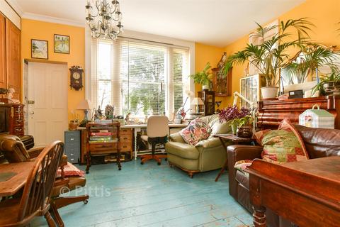 2 bedroom ground floor flat for sale, 193 York Avenue, East Cowes PO32