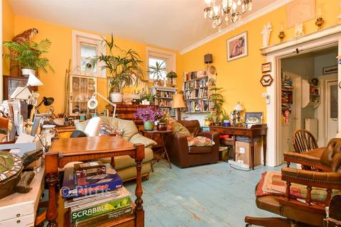 2 bedroom ground floor flat for sale, 193 York Avenue, East Cowes PO32