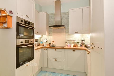 2 bedroom ground floor flat for sale, 193 York Avenue, East Cowes PO32