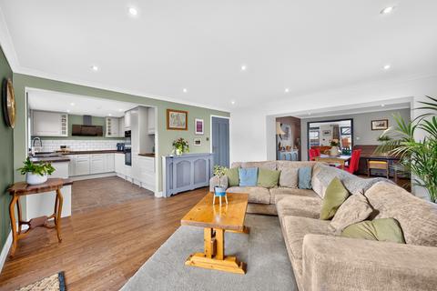 4 bedroom detached house for sale, Main Road, Newbridge