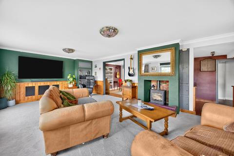 4 bedroom detached house for sale, Main Road, Newbridge