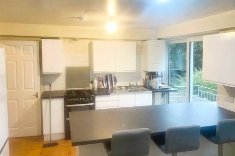 5 bedroom flat to rent, Brookvale Road, Hampshire SO17