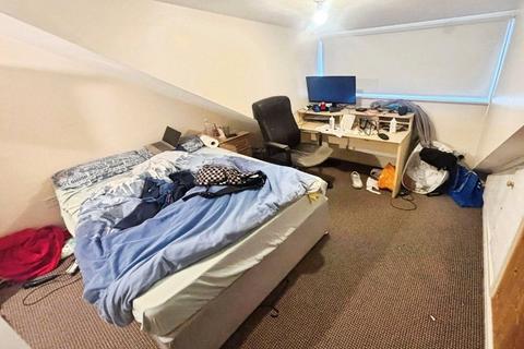5 bedroom flat to rent, Brookvale Road, Hampshire SO17