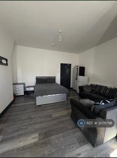 1 bed room for rent in Boundary Road, St. Helens, WA10