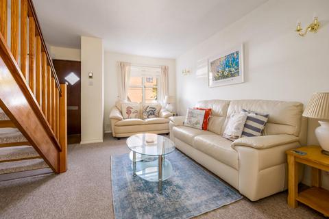 2 bedroom house to rent, Waldren Close, Poole