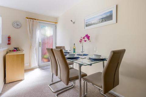 2 bedroom house to rent, Waldren Close, Poole
