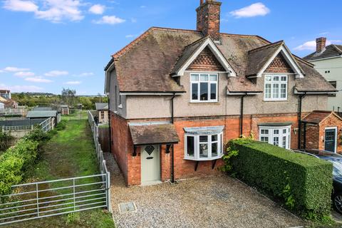 3 bedroom cottage for sale, Station Approach, North Fambridge
